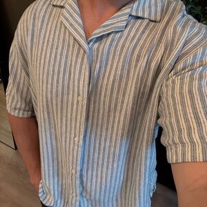 Abercrombie & Fitch Men's Blue and White Oversized Striped Shirt